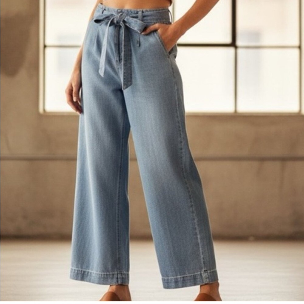 Paige Nellie Denim Wide Leg High Waisted Cropped Jeans Light Wash Blue Size 31